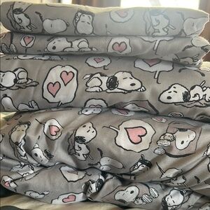 Peanuts Snoopy Queen Sheet Set with Pink Hearts